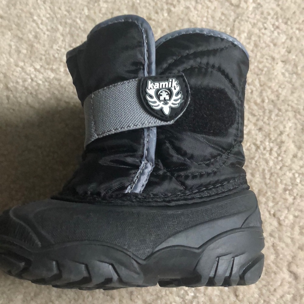 Snow boots